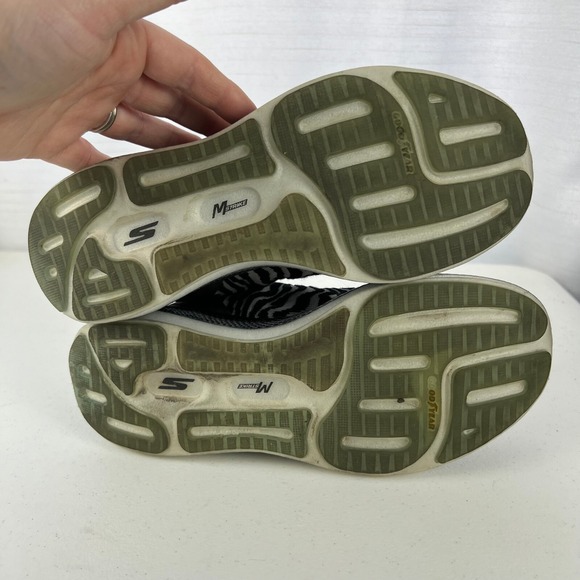 Skechers Go Run Razor 3 Cloak Running Shoes Womens 6 Black Zebra Lace Up Low Top - Picture 12 of 16